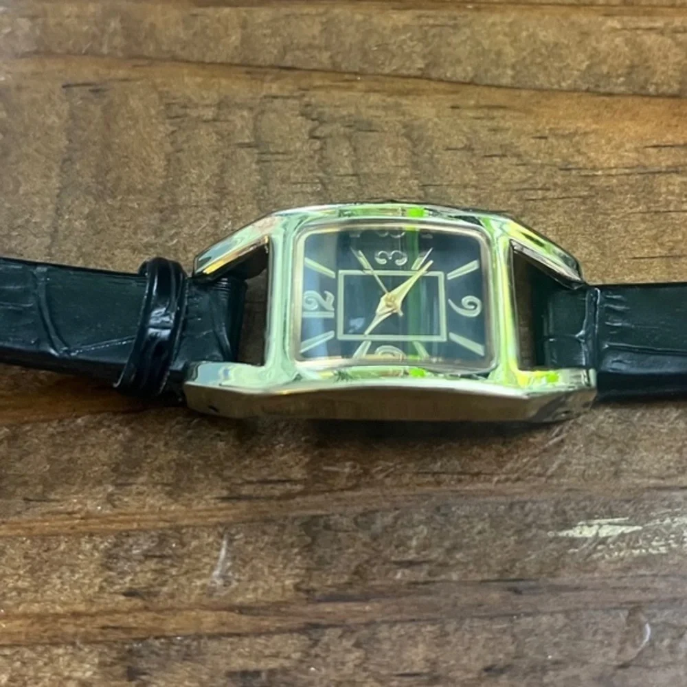 5/$45 Vintage Black Vegan Leather Gold Minimalist Wristwatch C1